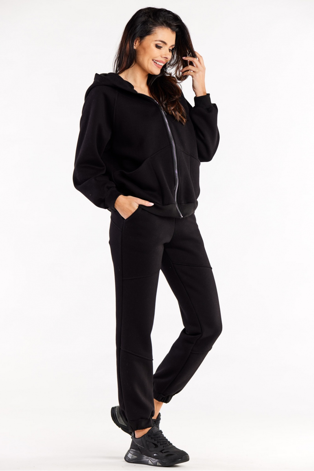 Spodnie Dresowe Model M325 Black - Infinite You - obrazek 2