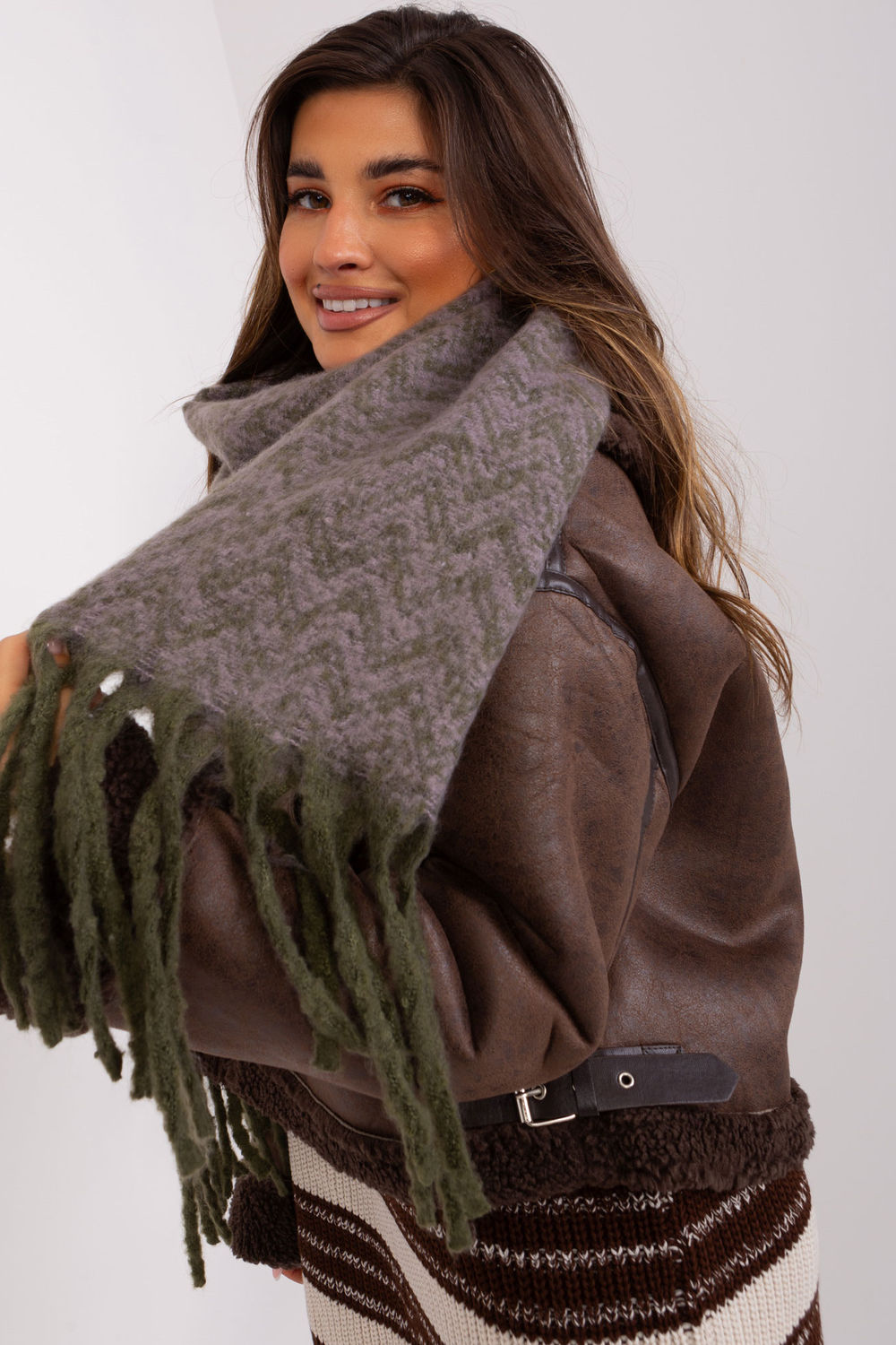 Szalik Model AT-SZ-23125.75 Khaki - AT - obrazek 4
