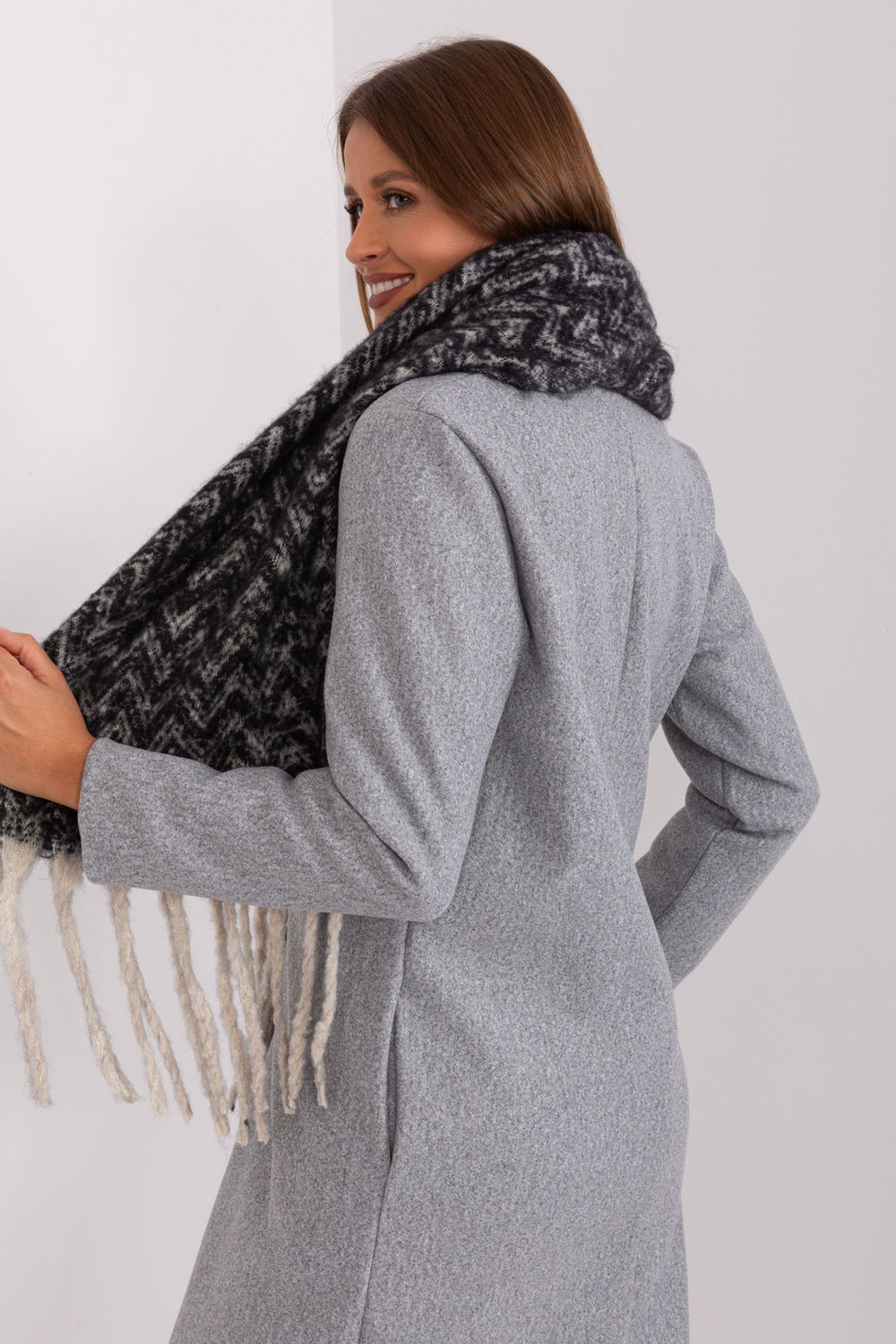 Szalik Model AT-SZ-23125.75 Black/Beige - AT - obrazek 3