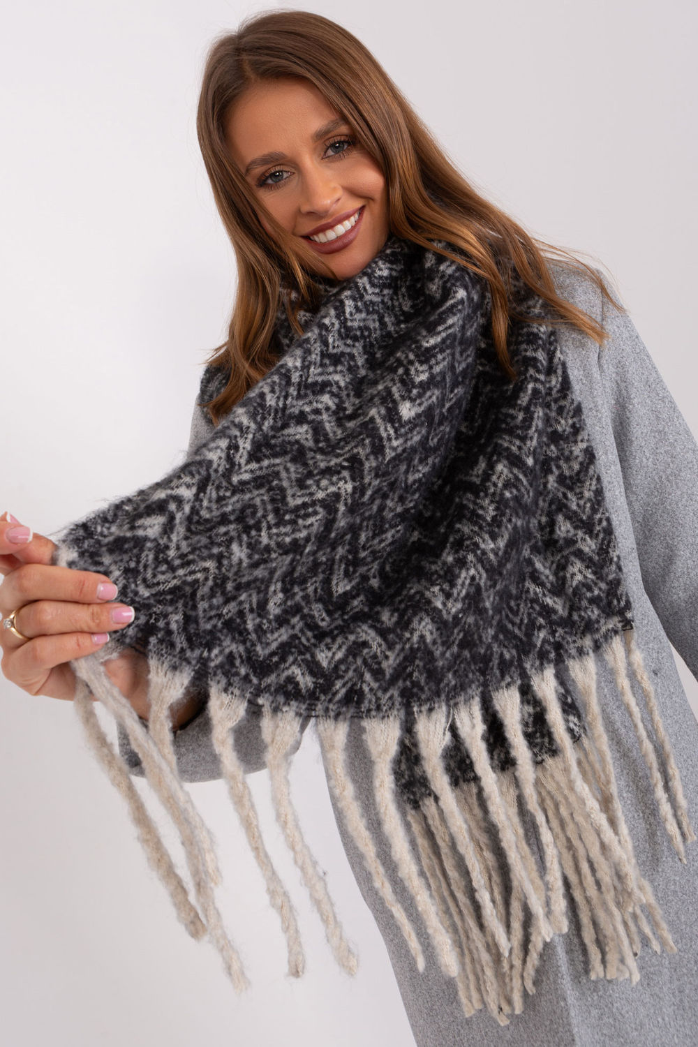 Szalik Model AT-SZ-23125.75 Black/Beige - AT - obrazek 4