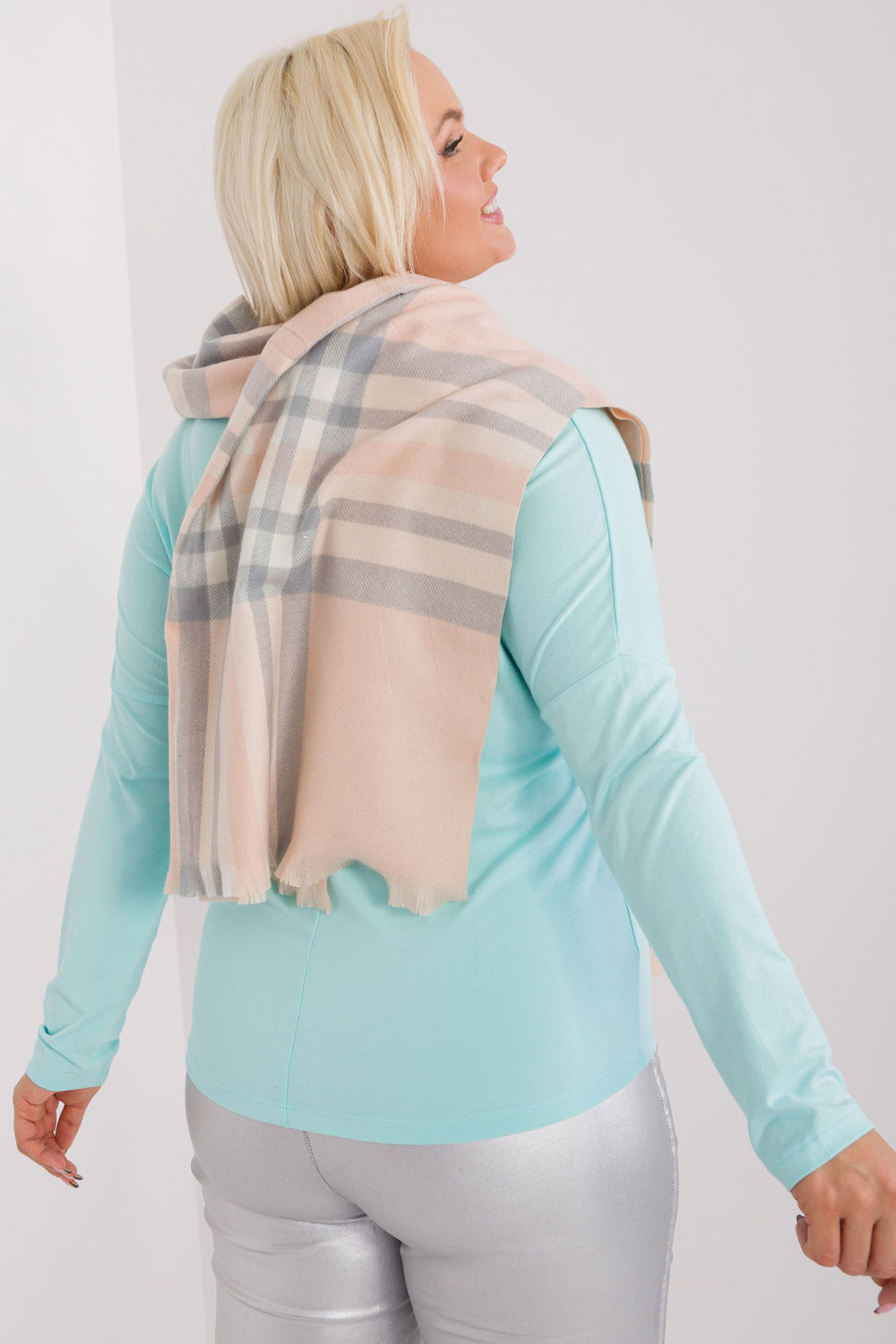 Szalik Model AT-SZ-23125-1.26 Light Pink - AT - obrazek 3