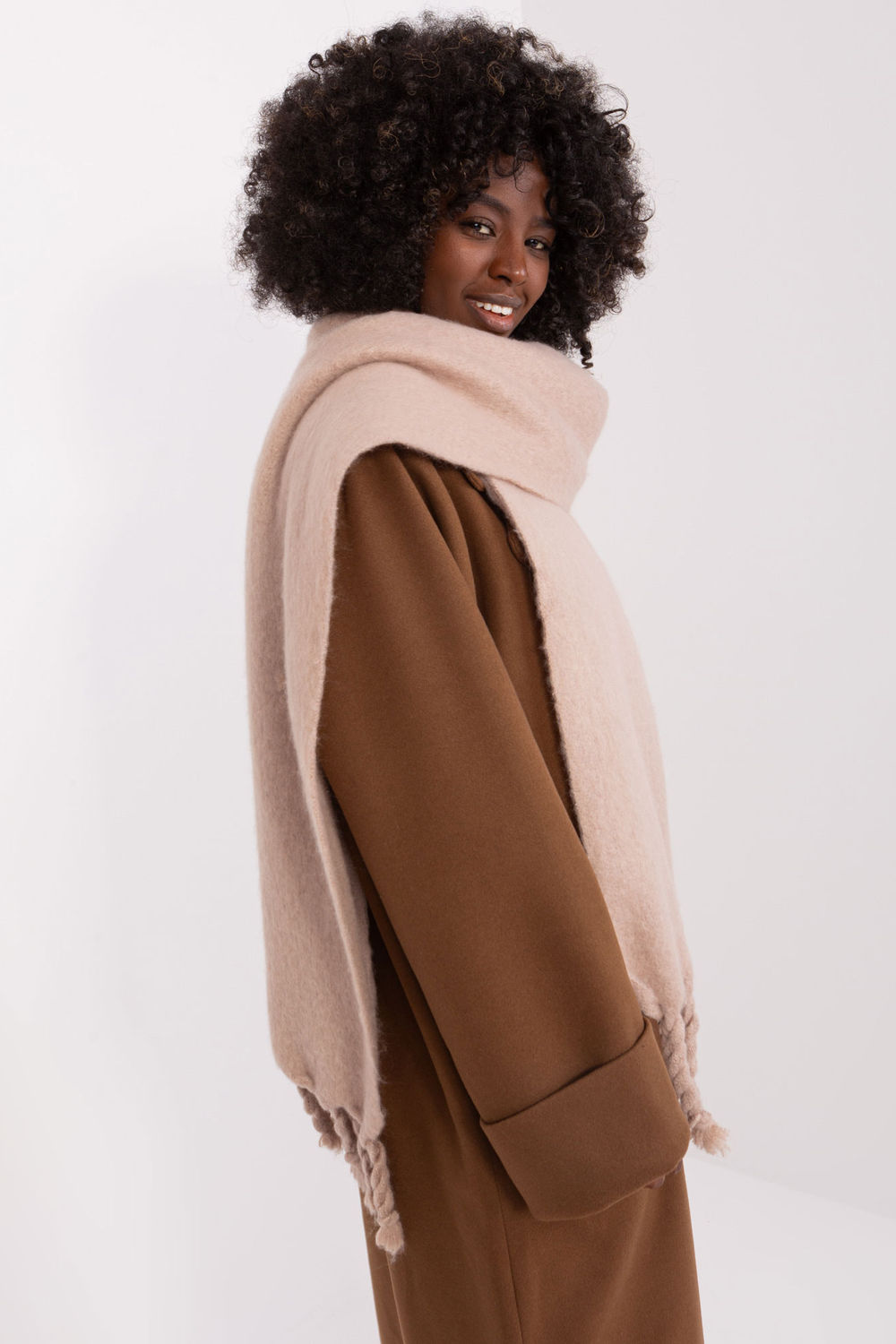 Szalik Model AT-SZ-2313502.20P Dark Beige - AT - obrazek 2