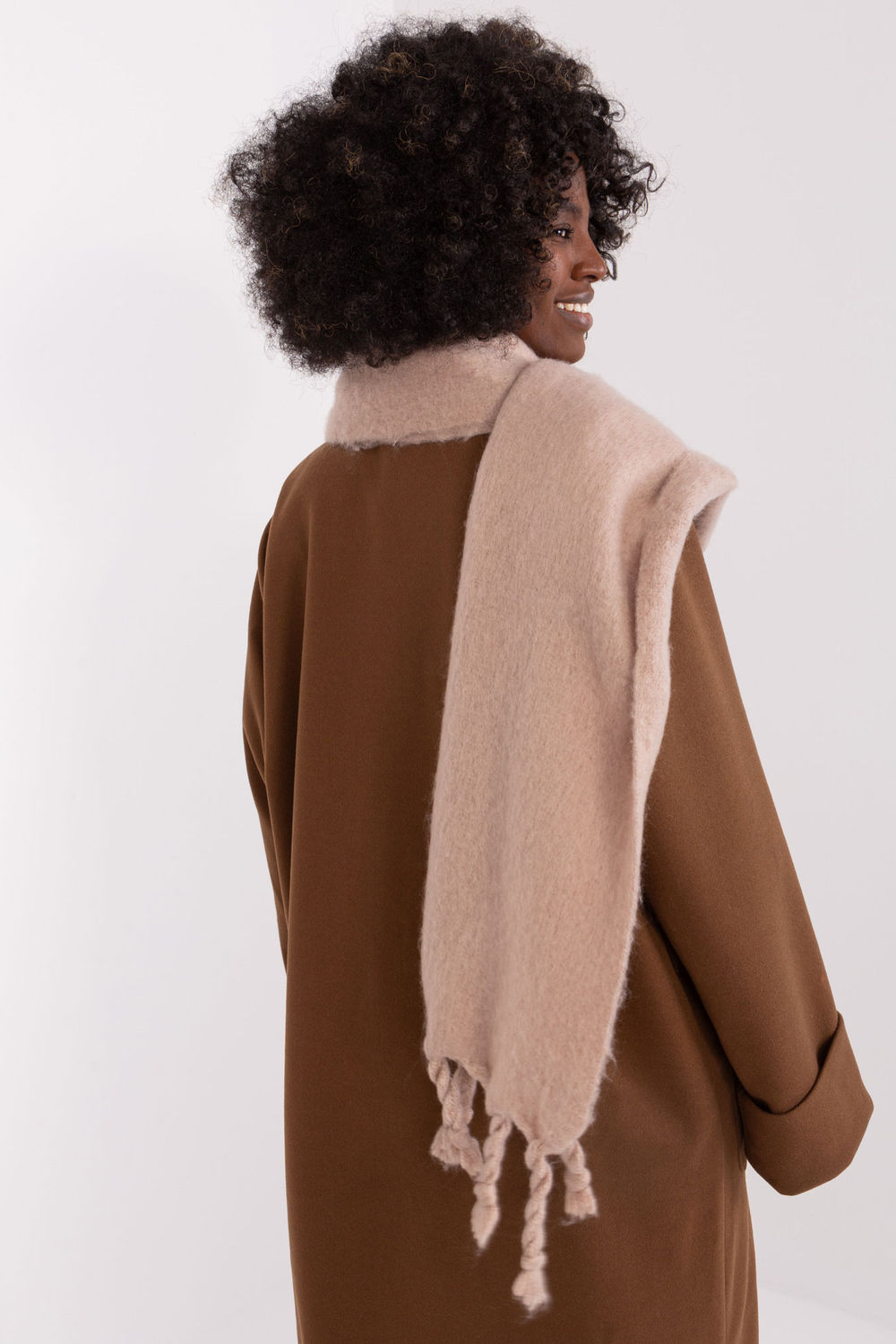 Szalik Model AT-SZ-2313502.20P Dark Beige - AT - obrazek 3