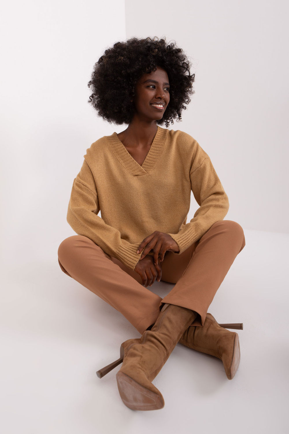 Sweter Damski Model BA-SW-0577.02P Camel - Badu - obrazek 2