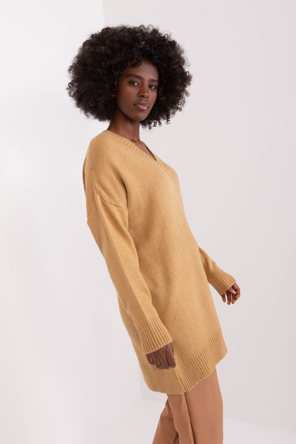 Sweter Damski Model BA-SW-0577.02P Camel - Badu - obrazek 3