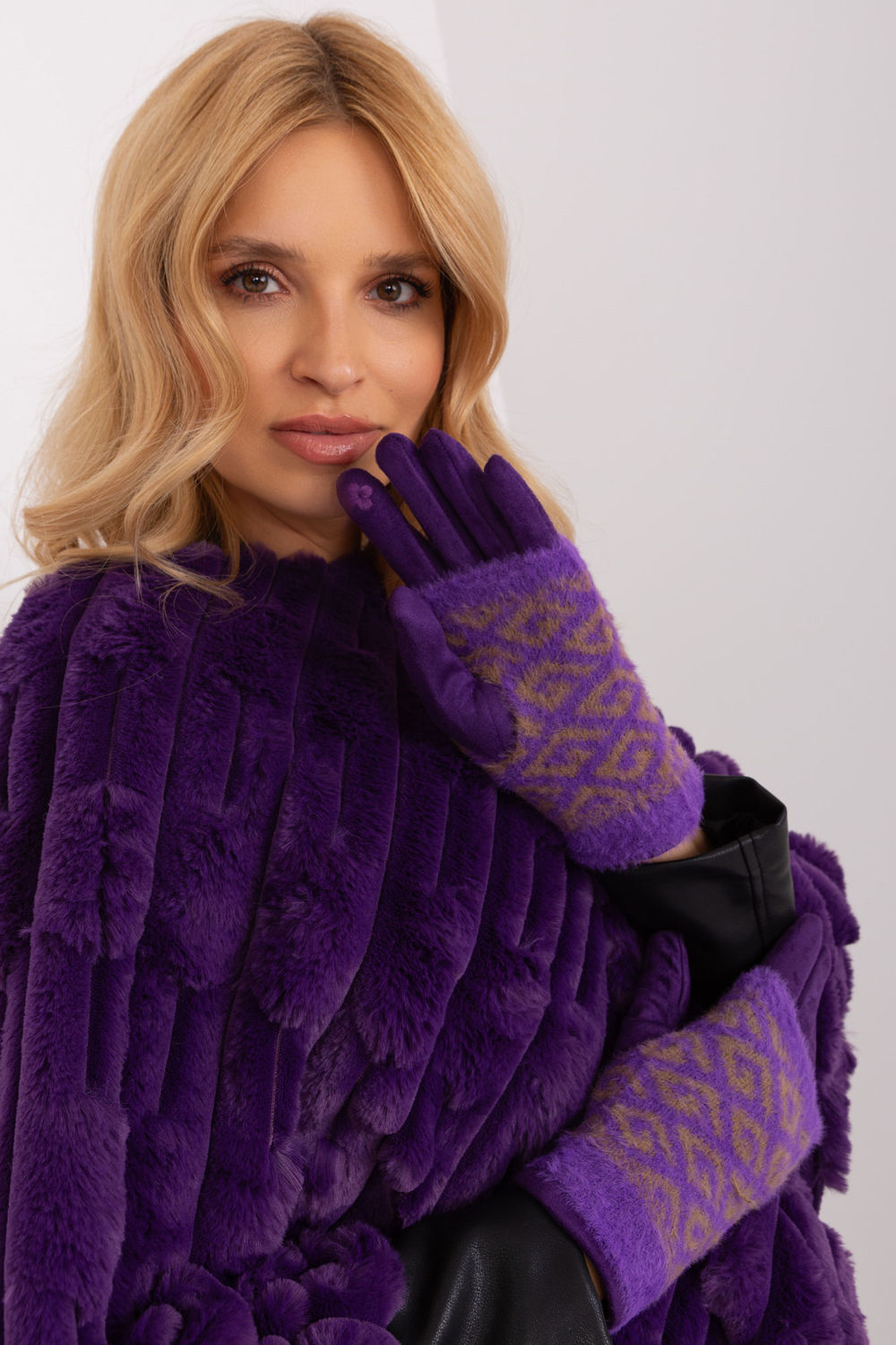 Rękawiczki Model AT-RK-2310.91 Dark Violet - AT - obrazek 2
