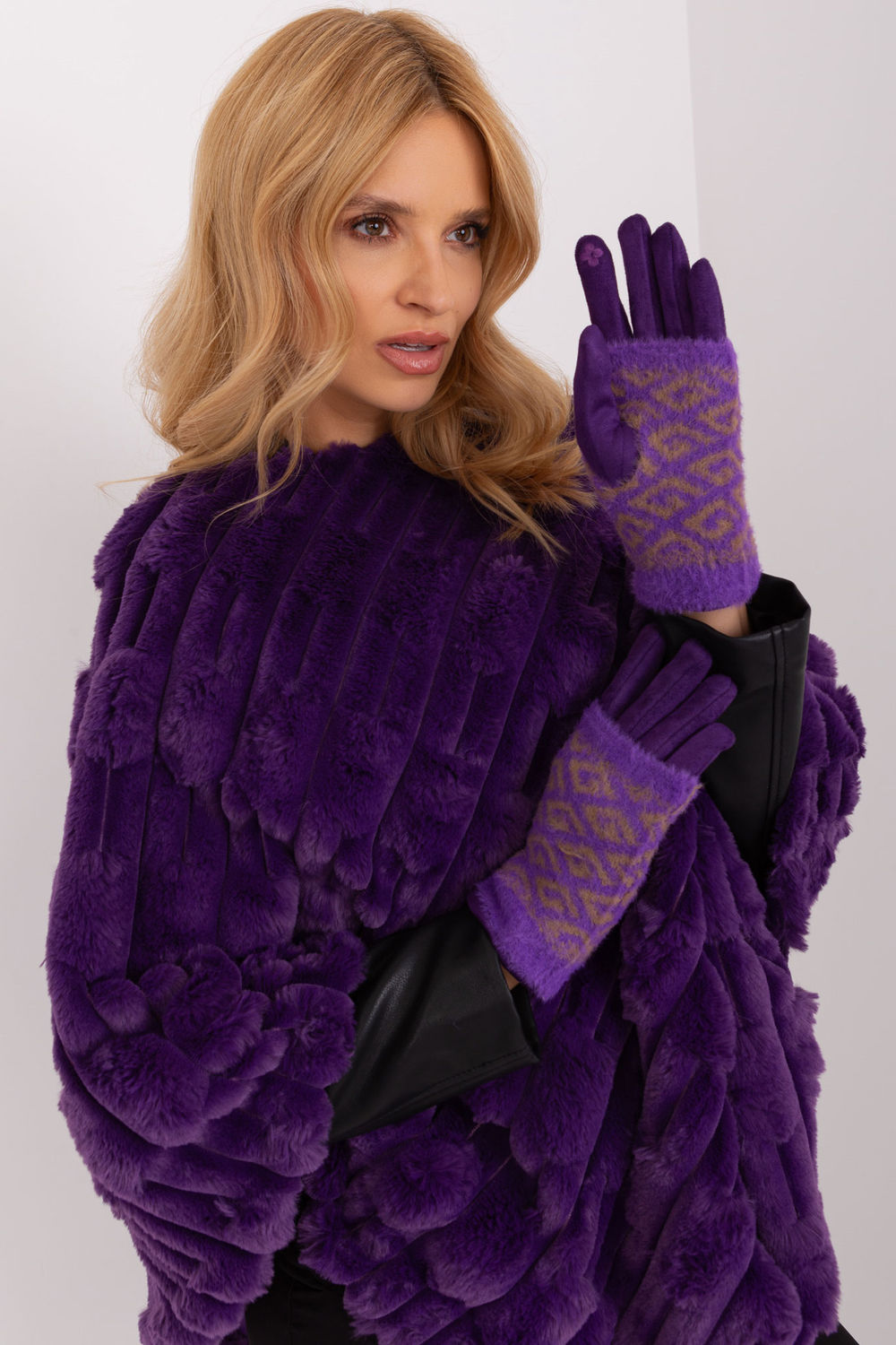 Rękawiczki Model AT-RK-2310.91 Dark Violet - AT - obrazek 3
