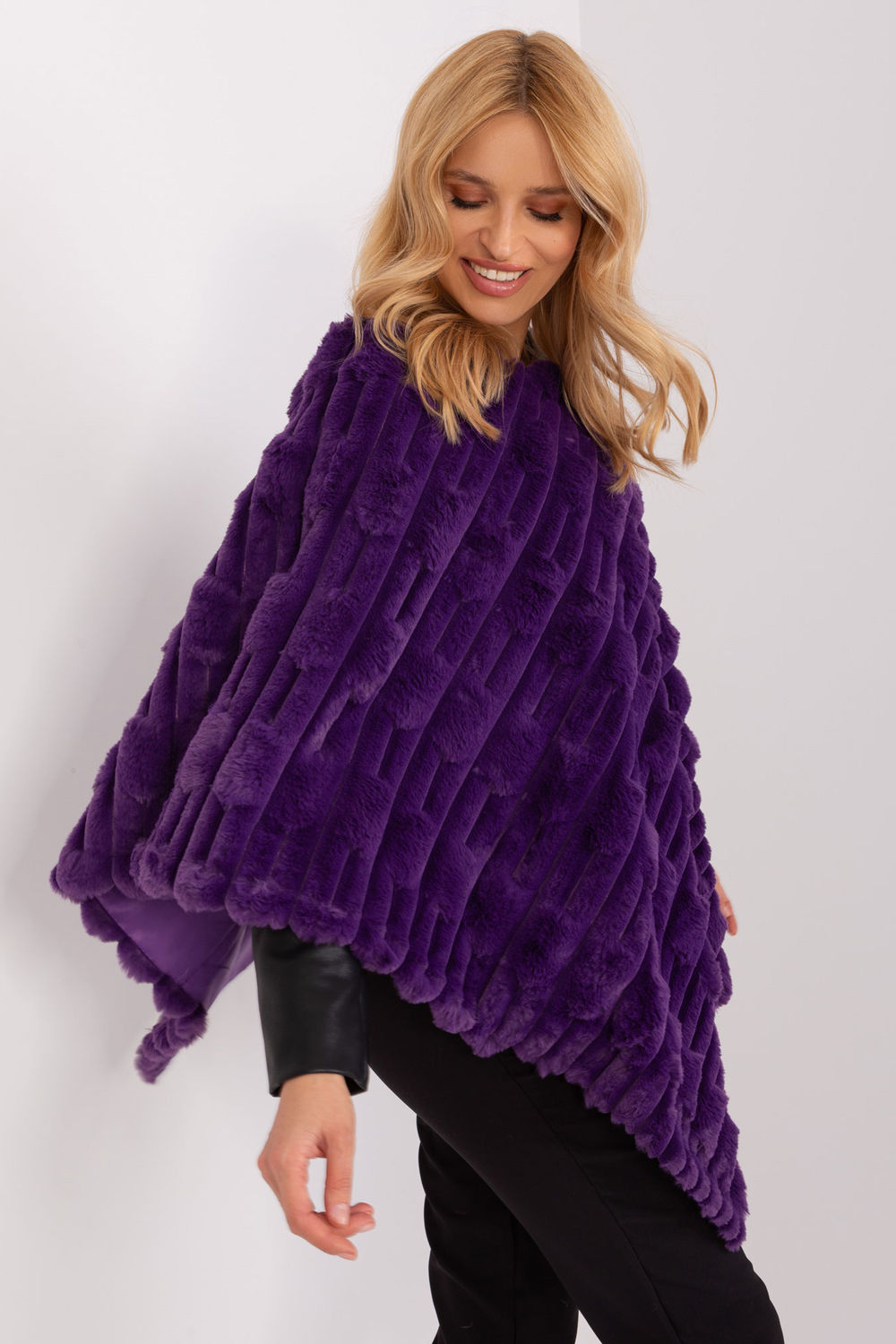Sweter Ponczo Model AT-PN-2347.68 Dark Violet - AT - obrazek 3