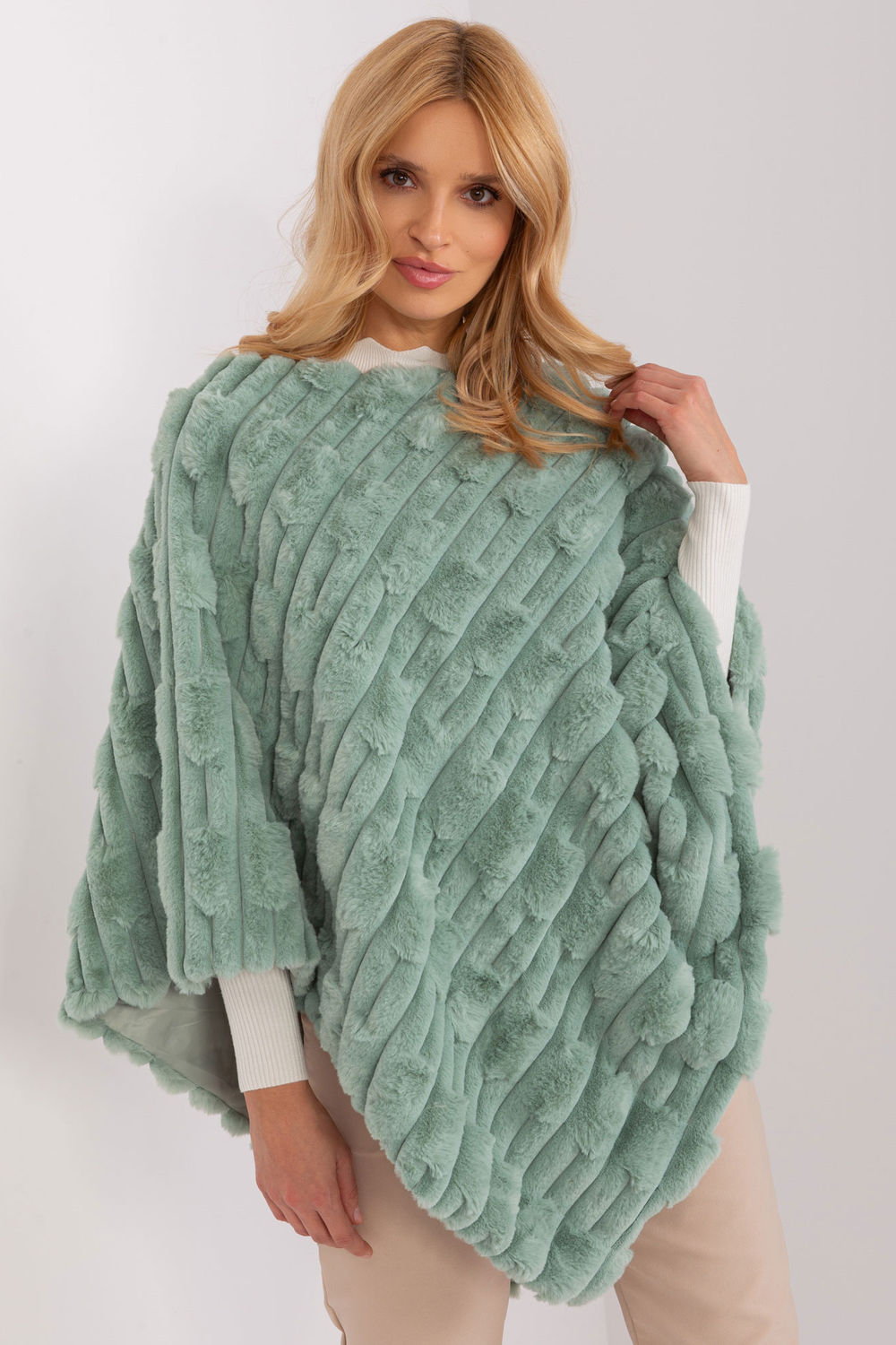 Sweter Ponczo Model AT-PN-2347.68 Pistacja - AT - obrazek 2