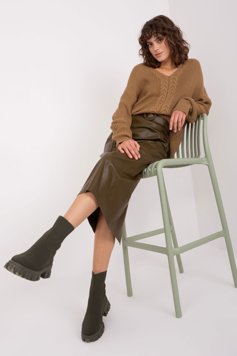 Sweter Damski Model BA-SW-8028.36P Camel - Badu - obrazek 3