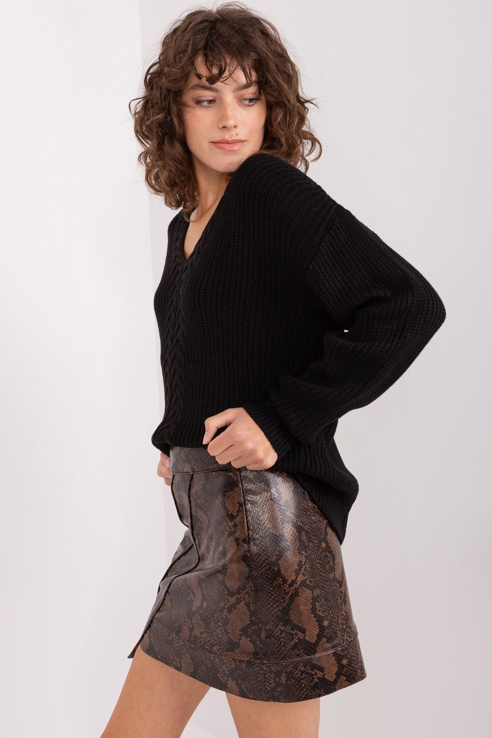 Sweter Damski Model BA-SW-8028.77 Black - Badu - obrazek 3