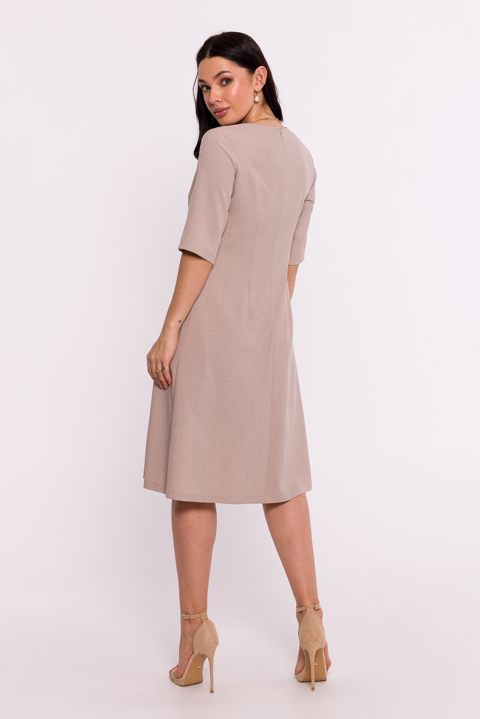 Sukienka Model B280 Beige - BeWear - obrazek 3