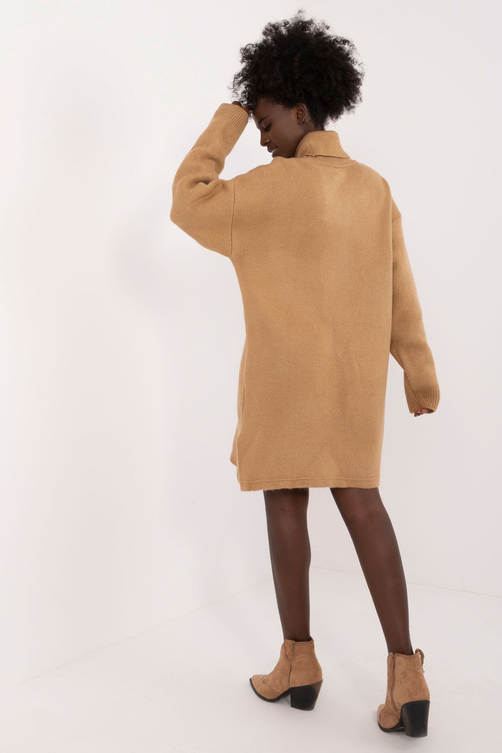 Sukienka Model BA-SK-0547.99 Camel - Badu - obrazek 3