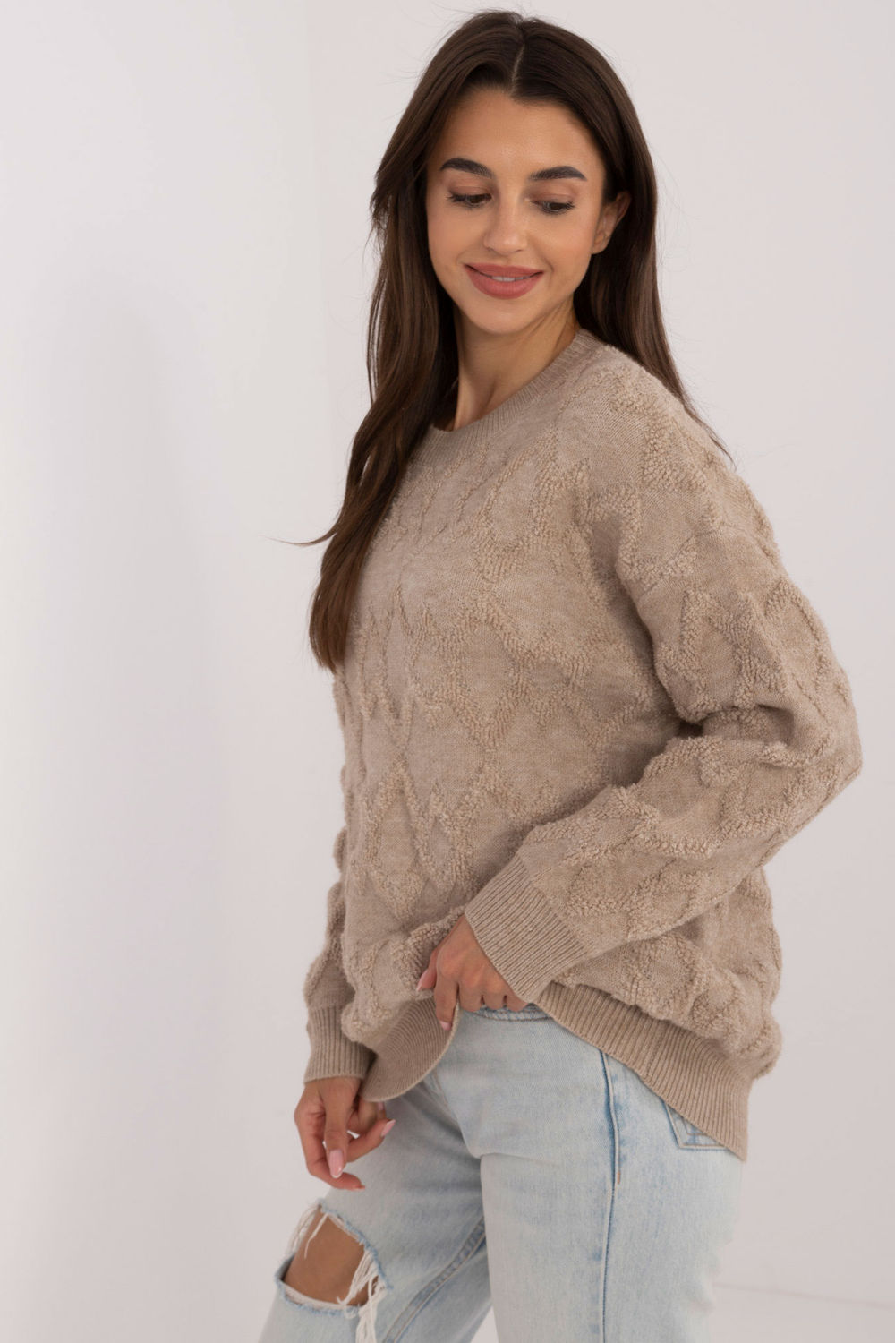 Sweter Damski Model AT-SW-2361.61 Beige - AT - obrazek 2