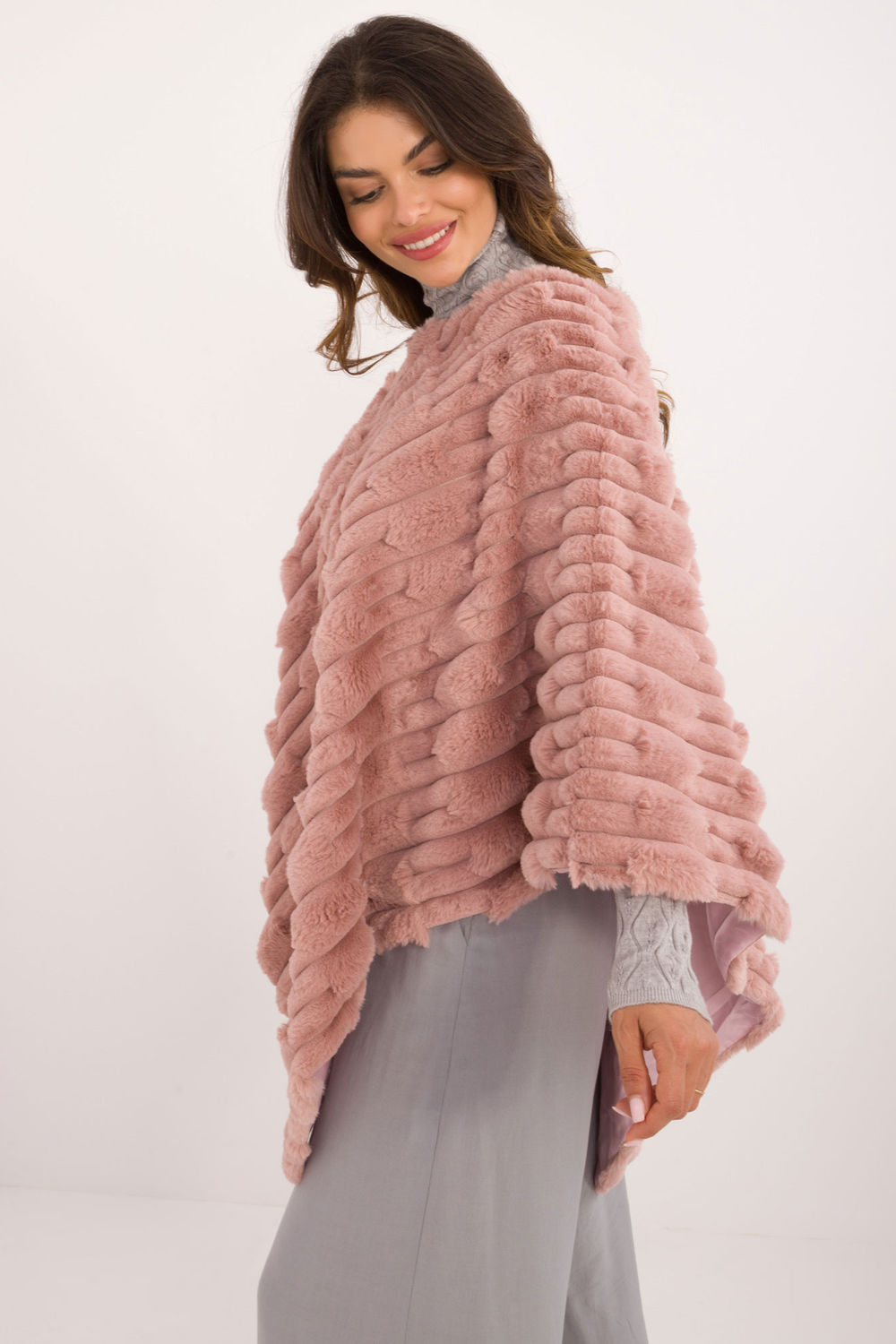 Sweter Ponczo Model AT-PN-2347.88 Dark Pink - AT - obrazek 2