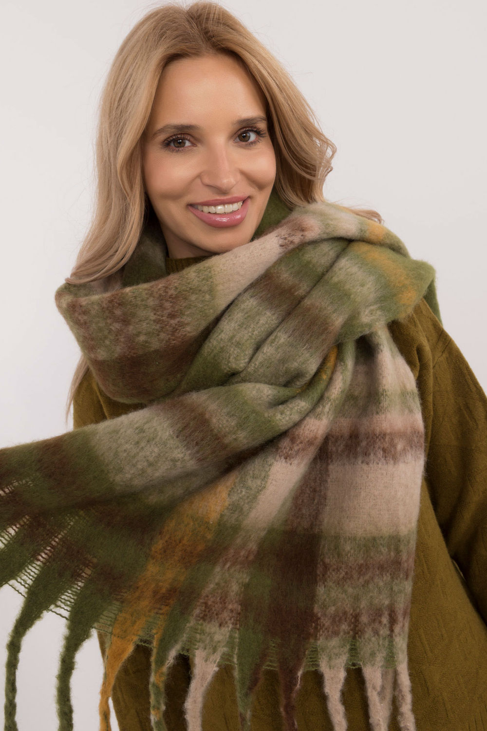 Szalik Model AT-SZ-231301.21 Khaki - AT - obrazek 2