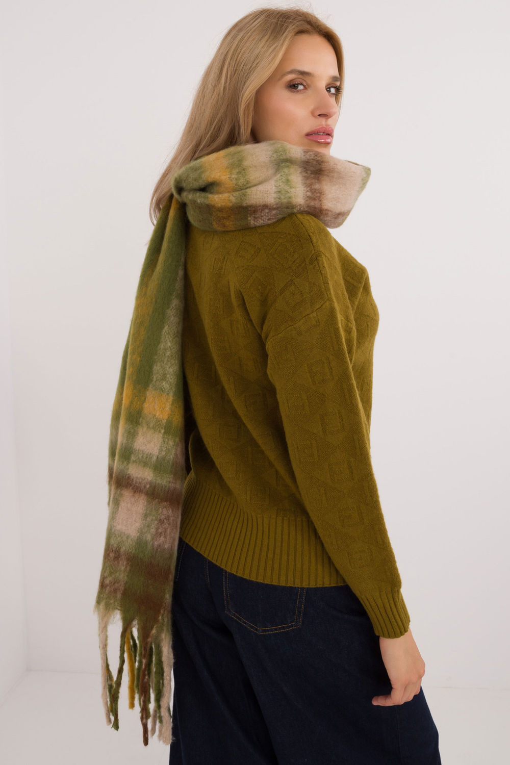 Szalik Model AT-SZ-231301.21 Khaki - AT - obrazek 3