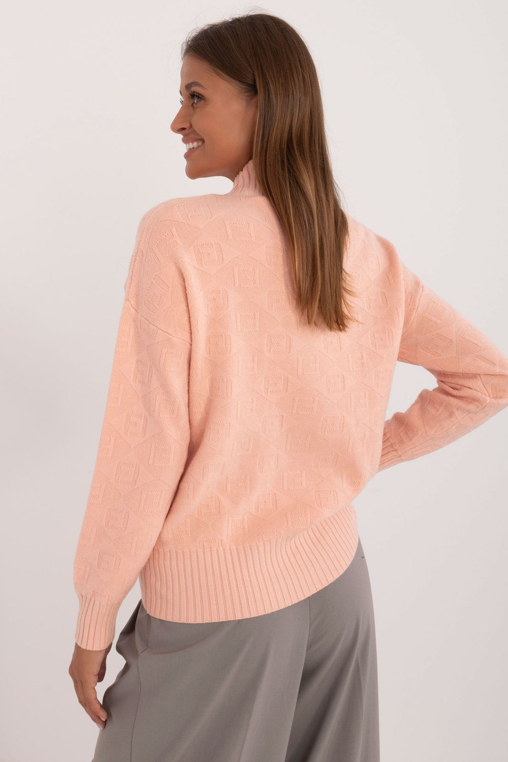 Sweter Damski Model AT-SW-2339.54 Brzoskwinia - AT - obrazek 3