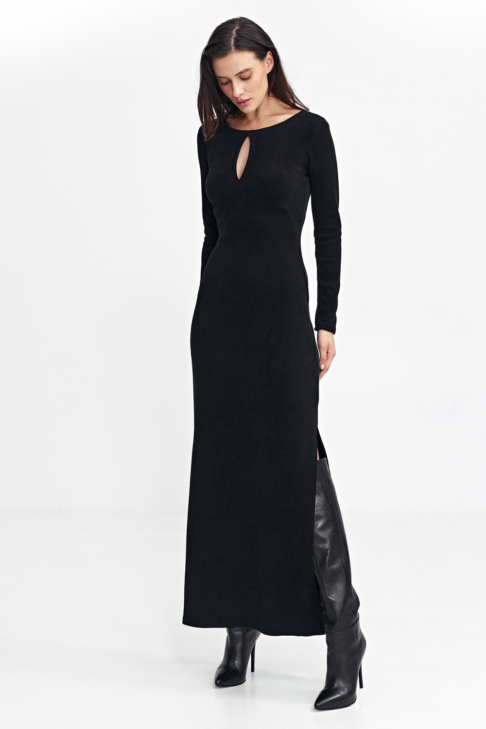 Sukienka maxi z łezką na dekolcie S261 Black - Nife - obrazek 4