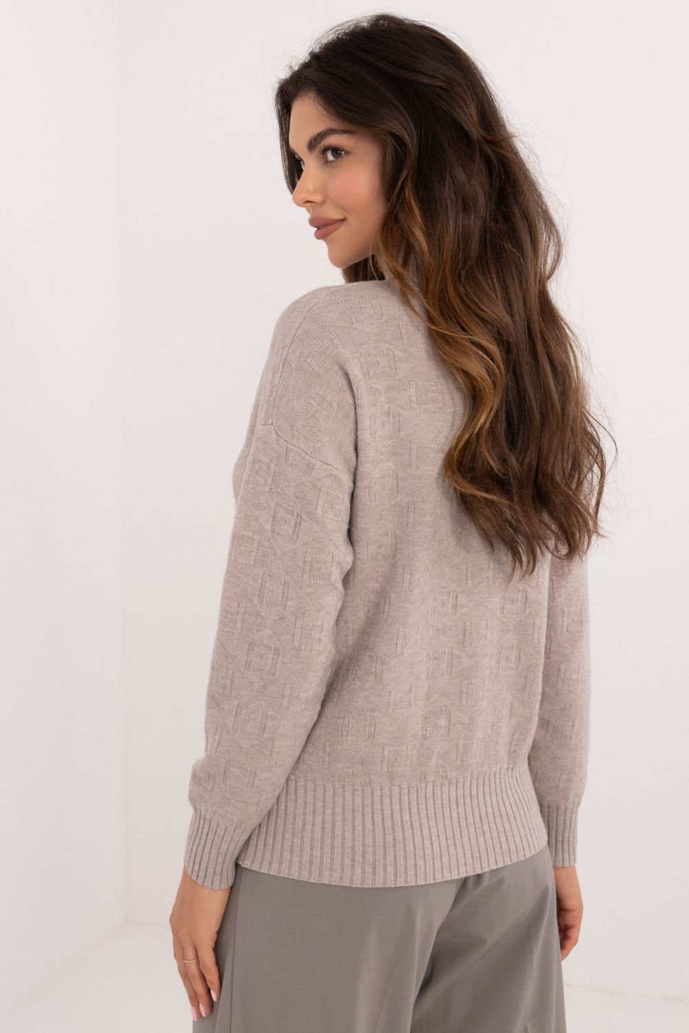 Sweter Damski Model AT-SW-2339.54 Beige - AT - obrazek 3