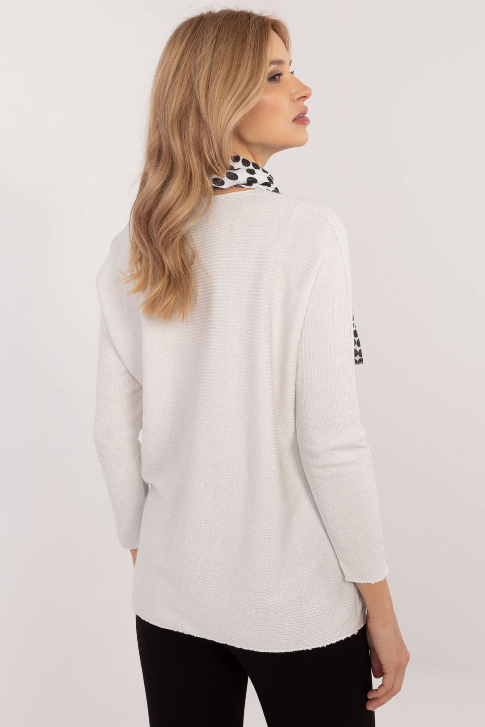 Sweter Damski Model DHJ-BZ-19226.91White - Italy Moda - obrazek 3