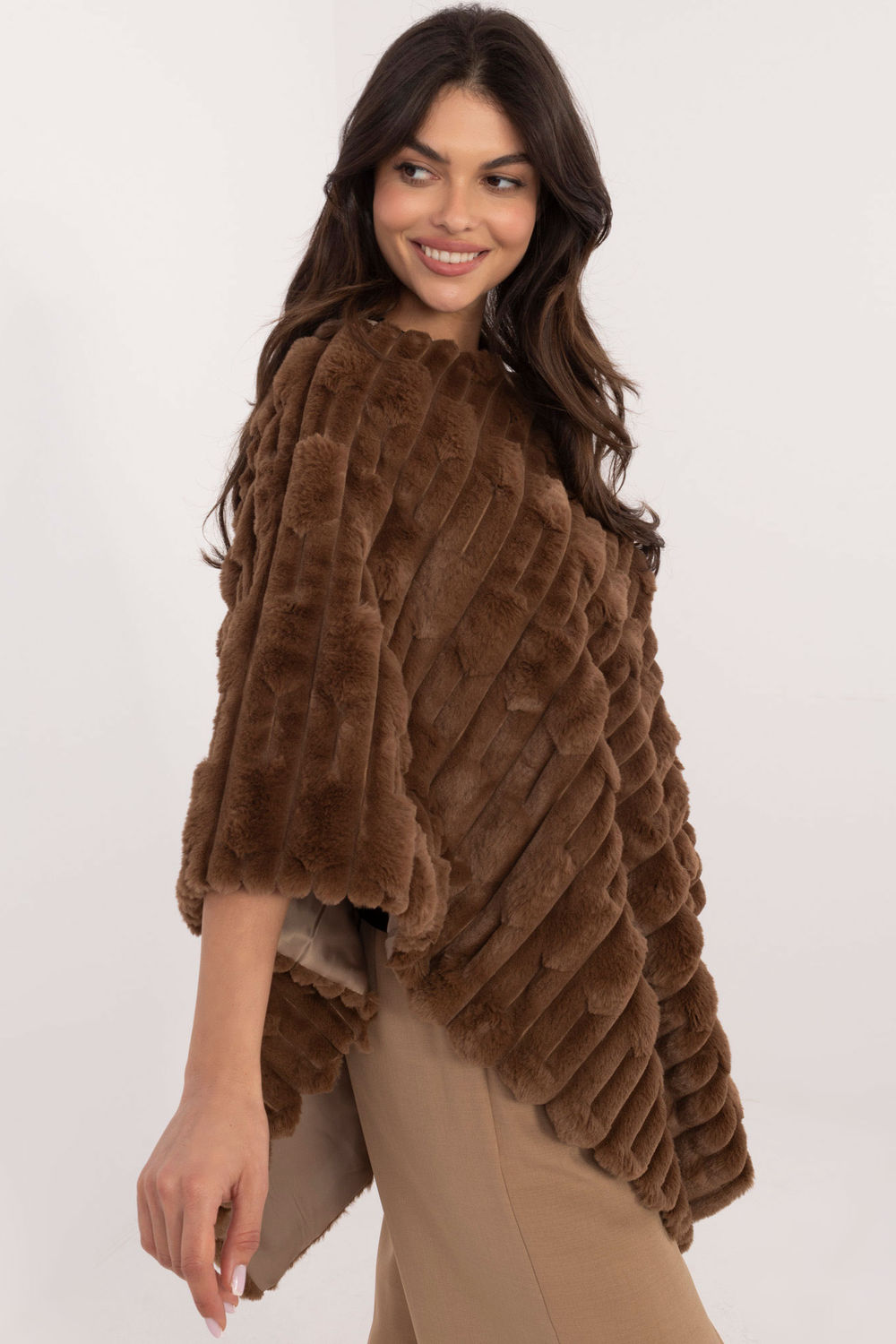 Sweter Ponczo Model AT-PN-2347.16 Brown - AT - obrazek 2