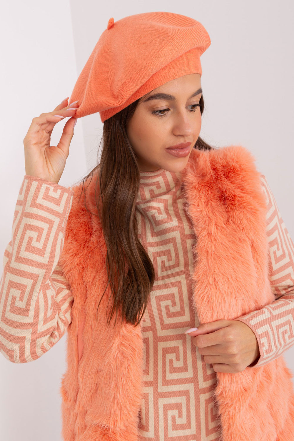 Beret Model AT-CZ-231305.85P Brzoskwinia - AT - obrazek 4