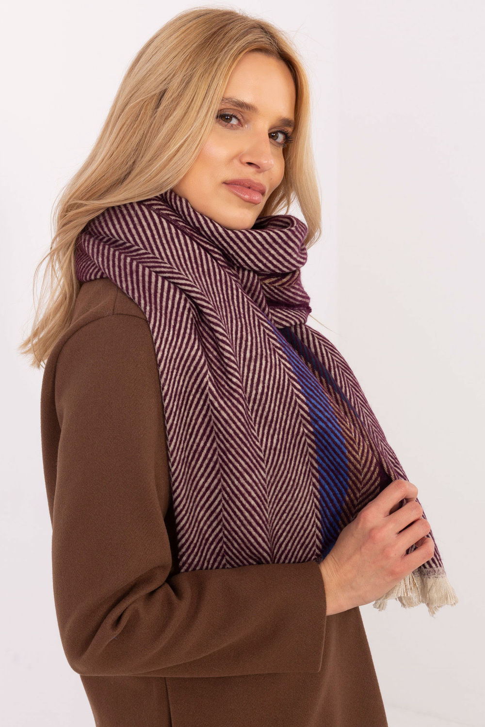 Szalik Model AT-SZ-18301.19 Bordo - AT - obrazek 2