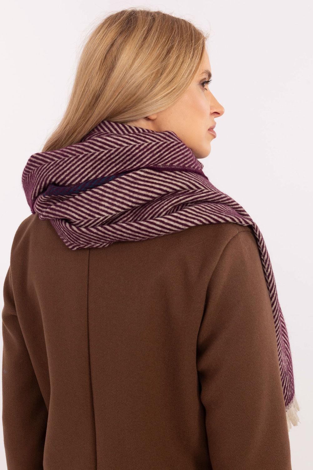 Szalik Model AT-SZ-18301.19 Bordo - AT - obrazek 3
