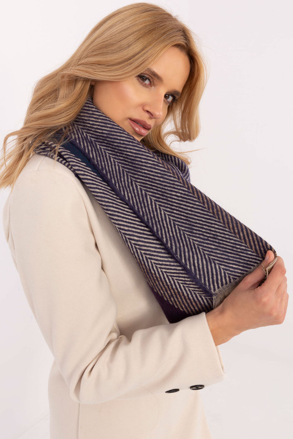 Szalik Model AT-SZ-18301.37 Navy - AT - obrazek 2