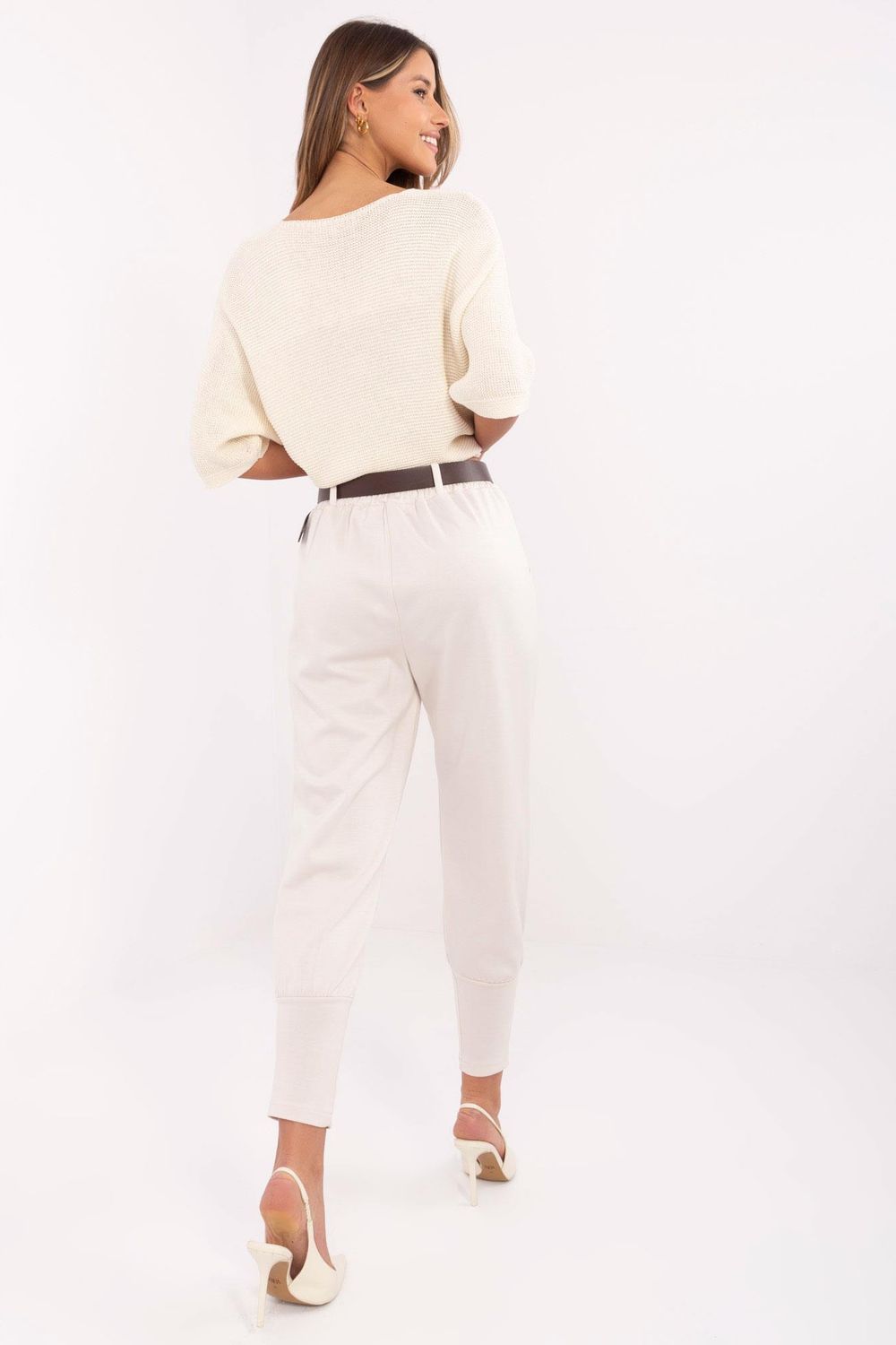 Spodnie Dresowe Model DHJ-SP-20316.16 Light Beige - Italy Moda - obrazek 3