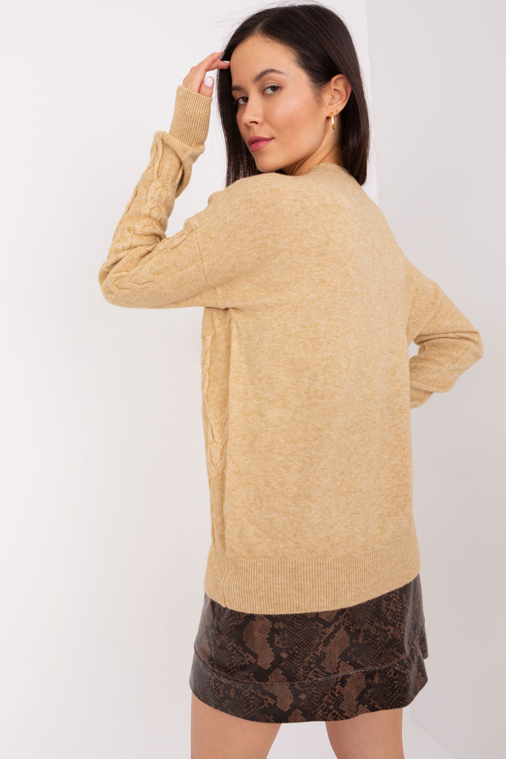 Sweter Damski Model AT-SW-2340.22 Camel - AT - obrazek 3
