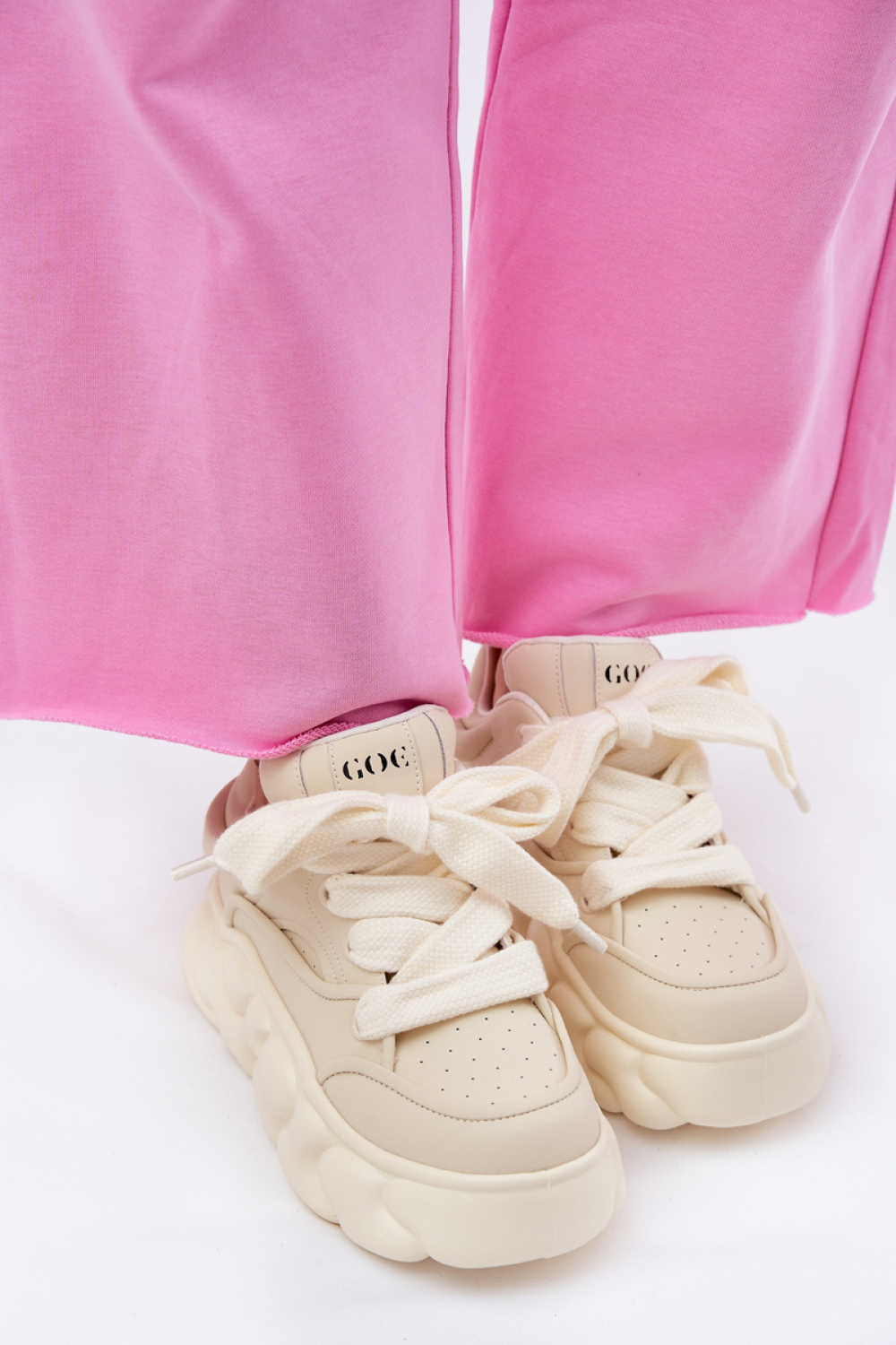 Buty Sportowe Model Goe RR2N4043 Beige - Step in style - obrazek 3