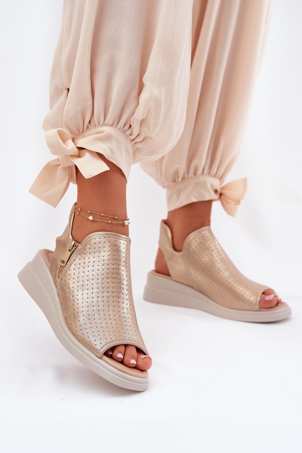 Sandały Model Mevinette ASA266-5 Gold - Step in style
