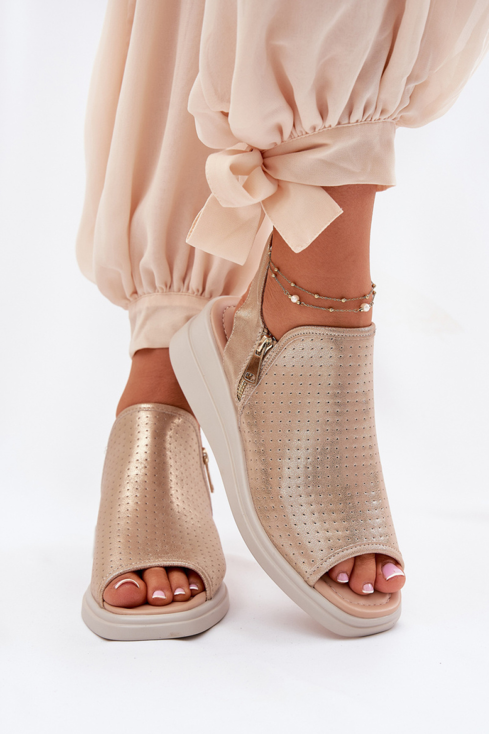 Sandały Model Mevinette ASA266-5 Gold - Step in style - obrazek 3