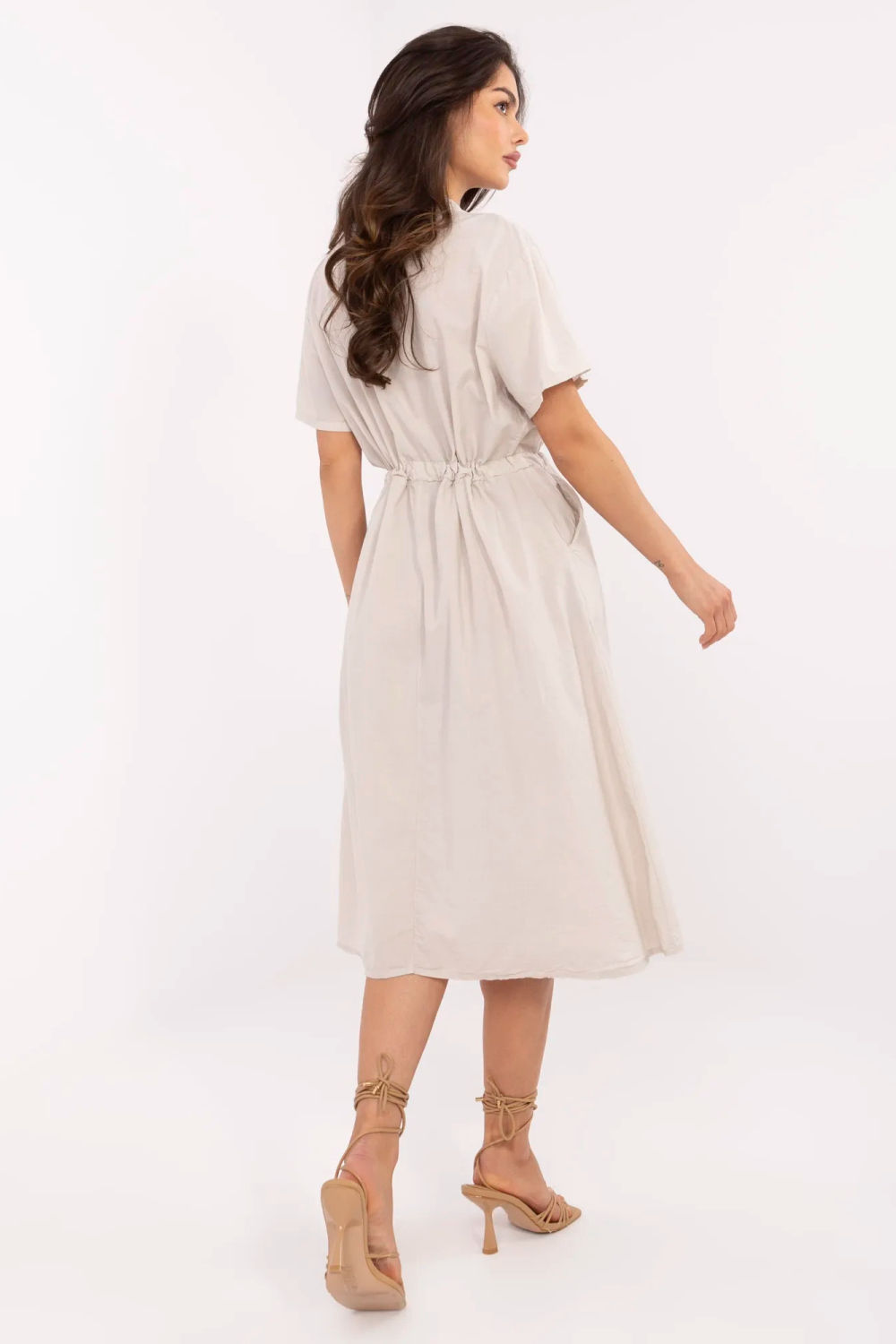 Sukienka Model MI-SK-109898.68 Beige - Italy Moda - obrazek 3