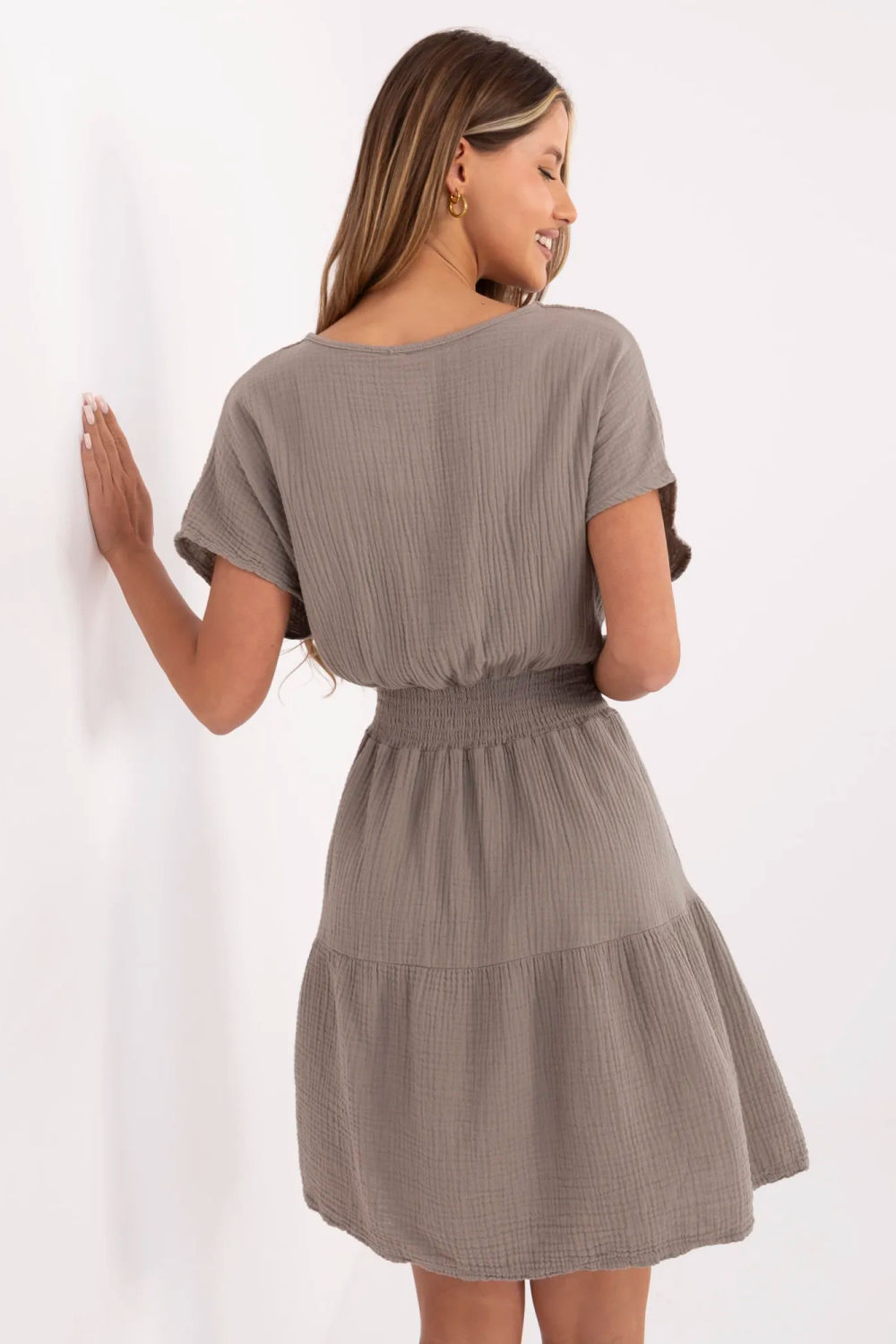 Sukienka Model MI-SK-92160.00 Dark Beige - Italy Moda - obrazek 3