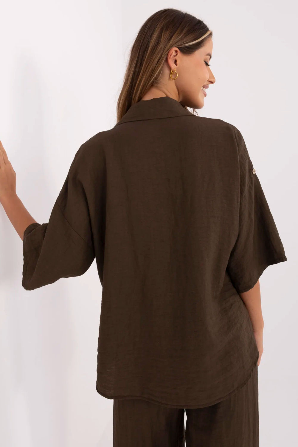 Koszula Damska Model MI-KS-6537.74P Dark Brown - Italy Moda - obrazek 3