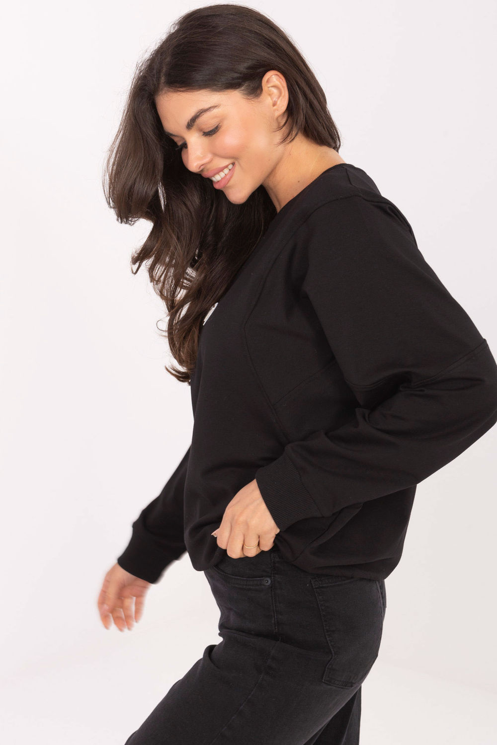 Bluza Damska Model RV-BL-A877.19P Black - Rue Paris - obrazek 2