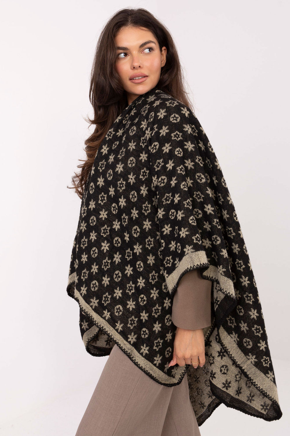 Sweter Poncho Model AT-PN-7661.89 Black/Beige - Factory Price - obrazek 2