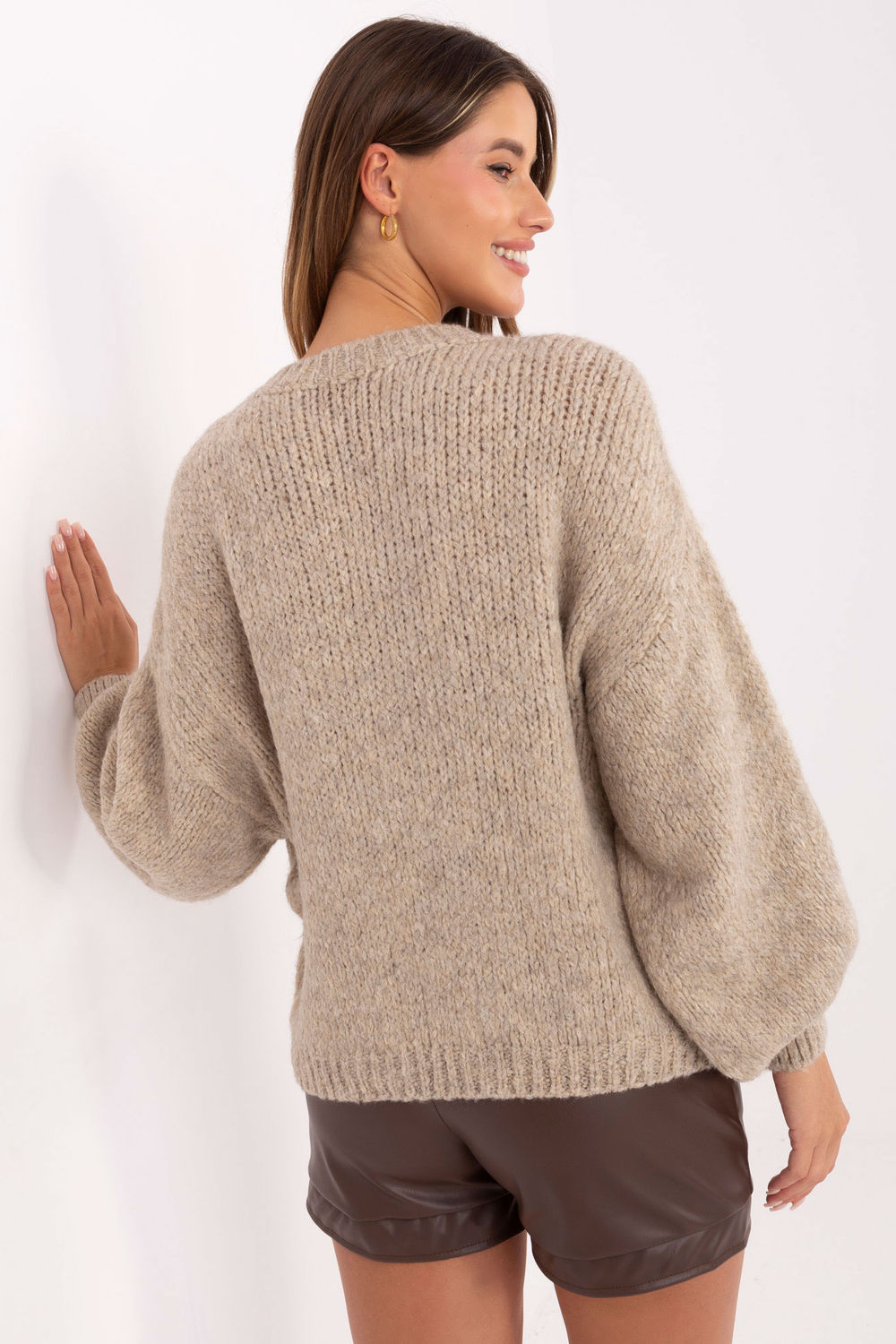 Sweter Damski Model MI-SW-1909.21 Beige - Italy Moda - obrazek 3