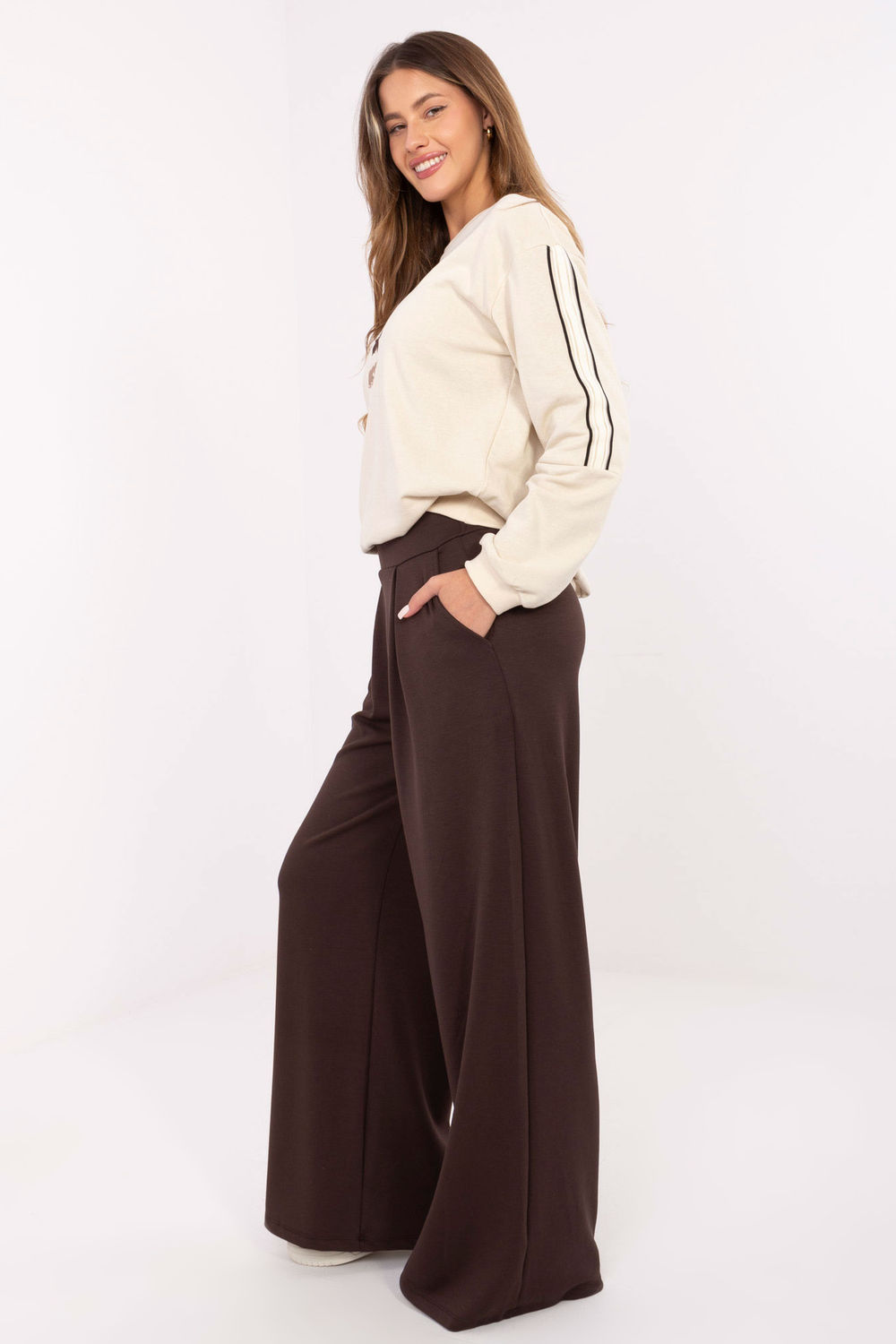 Spodnie Dresowe Model RV-DR-A613.69 Dark Brown - Relevance - obrazek 2