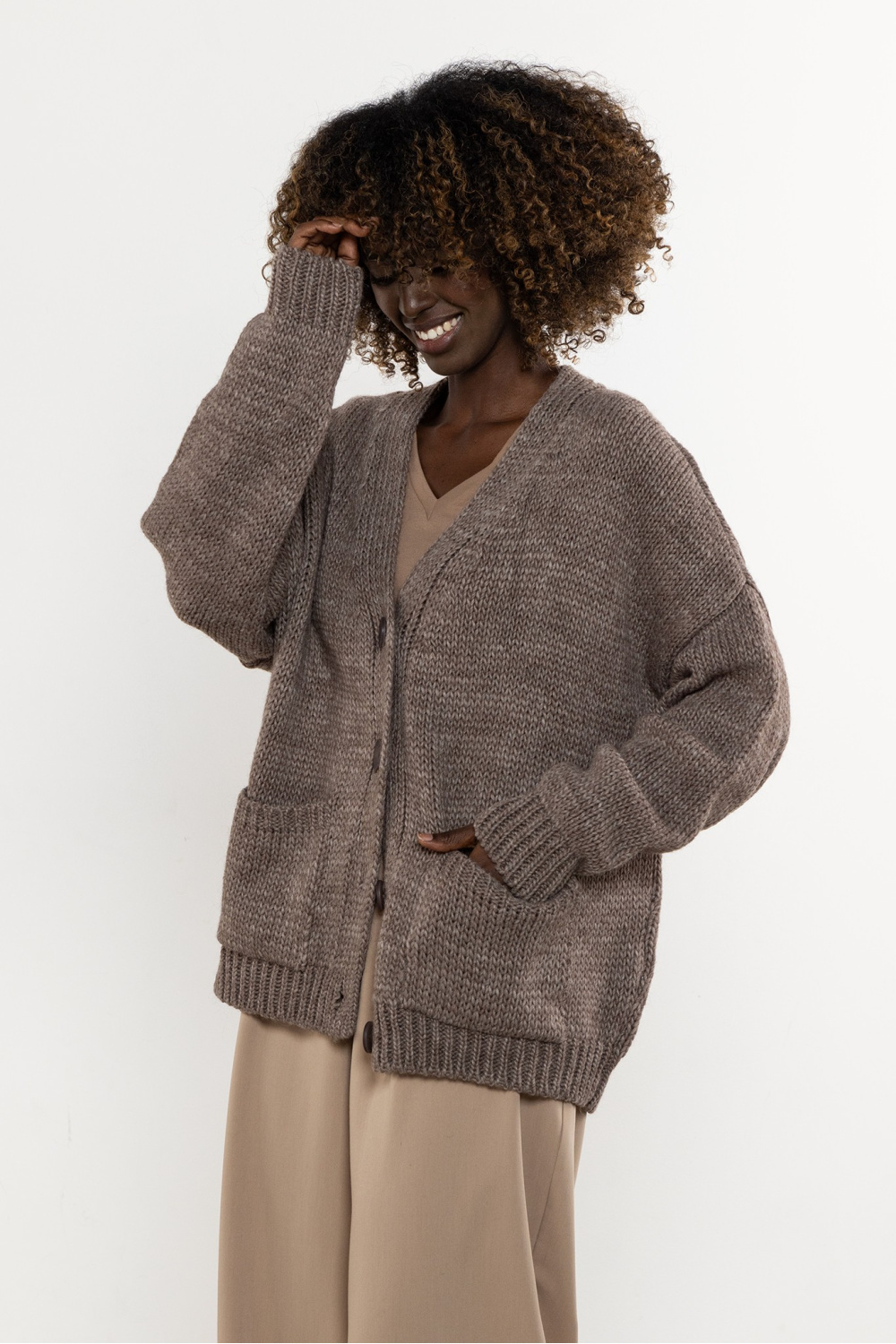 Sweter Damski Model A756 Mocca - awama - obrazek 2