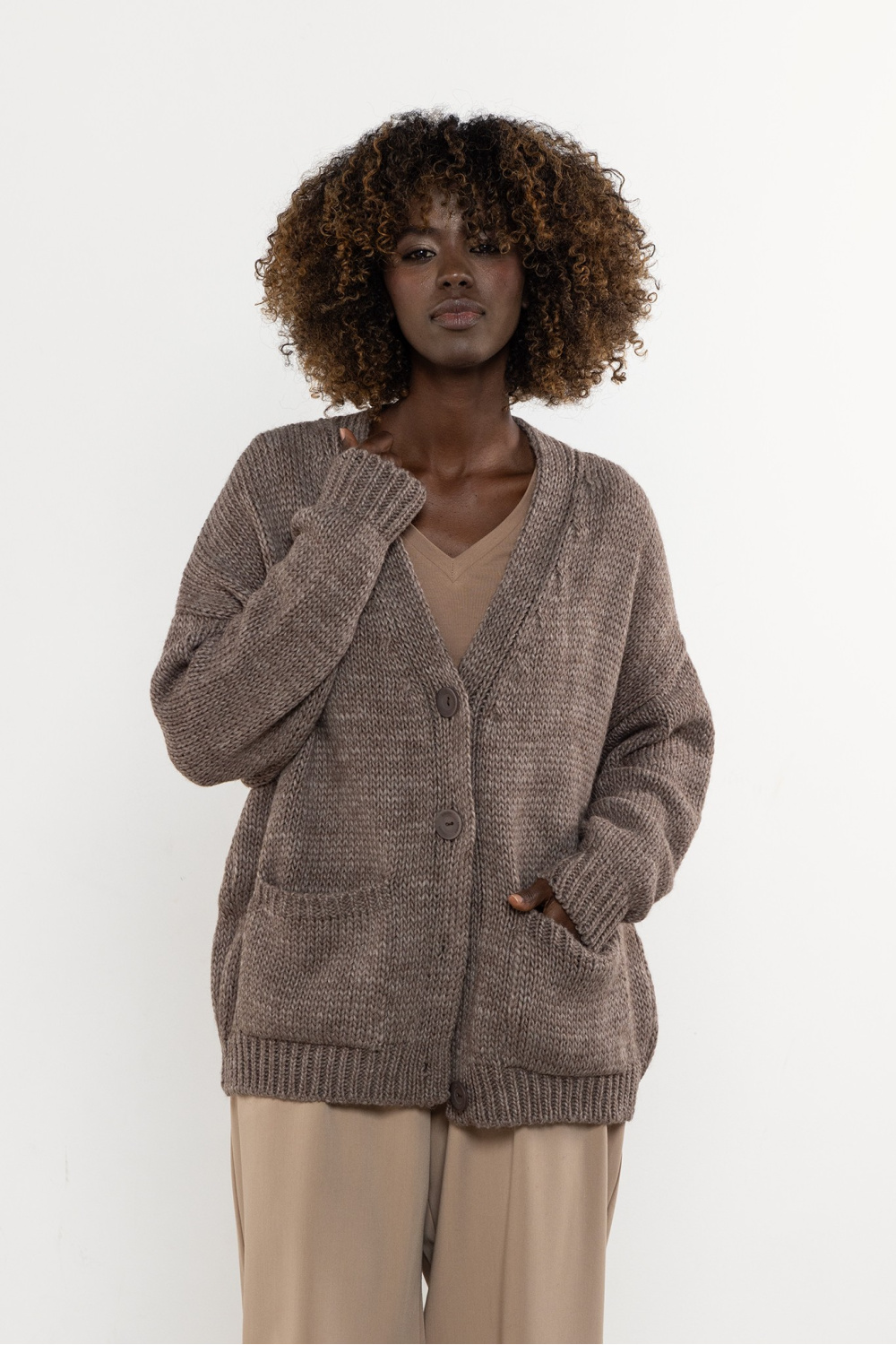 Sweter Damski Model A756 Mocca - awama - obrazek 4
