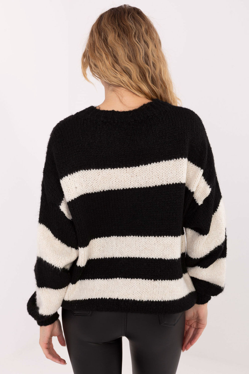 Sweter Damski Model MI-SW-2710.96 Black - Italy Moda - obrazek 3