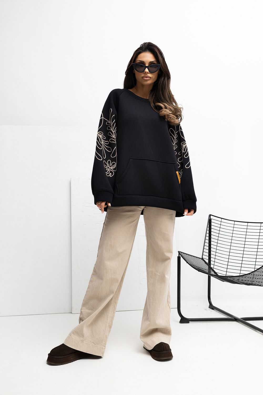 Bluza Damska Model RV-BL-A1042.25 Black - Rue Paris - obrazek 2