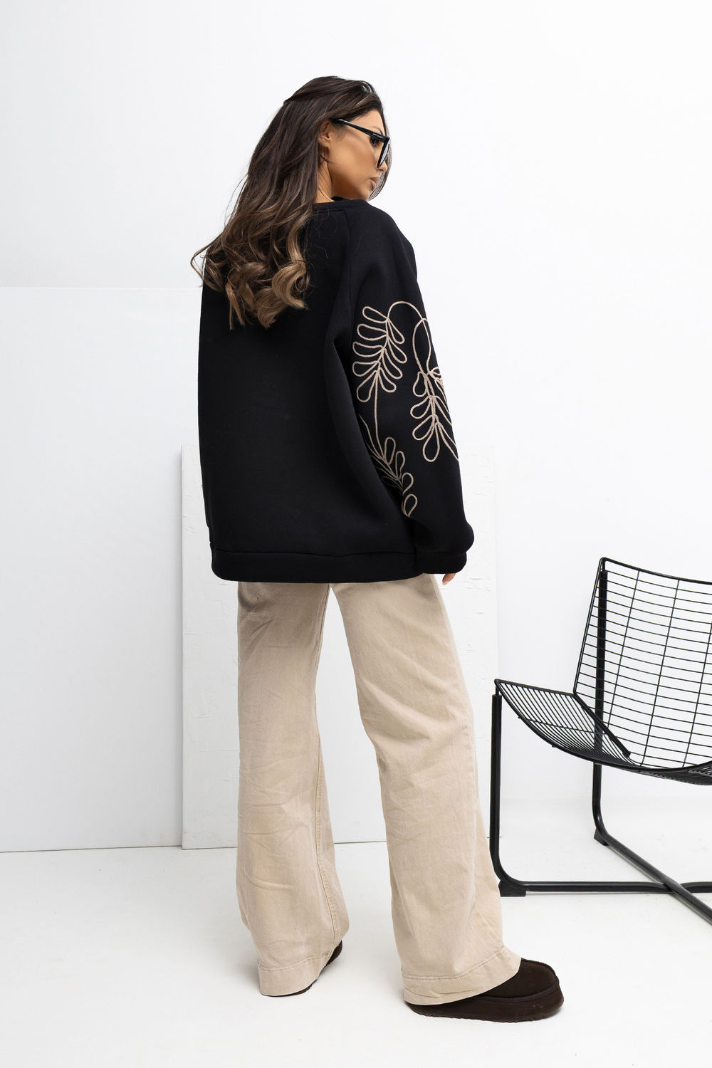 Bluza Damska Model RV-BL-A1042.25 Black - Rue Paris - obrazek 3