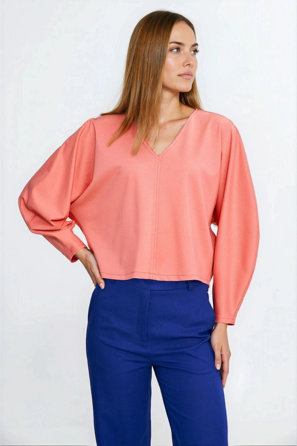 Bluzka oversize z balonowymi rękawami B214 Coral - Nife - obrazek 2