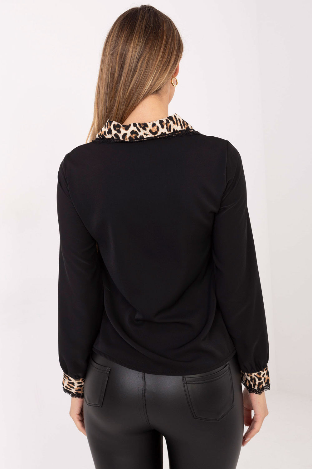 Koszula Damska Model MI-KS-4225.35 Black - Italy Moda - obrazek 3