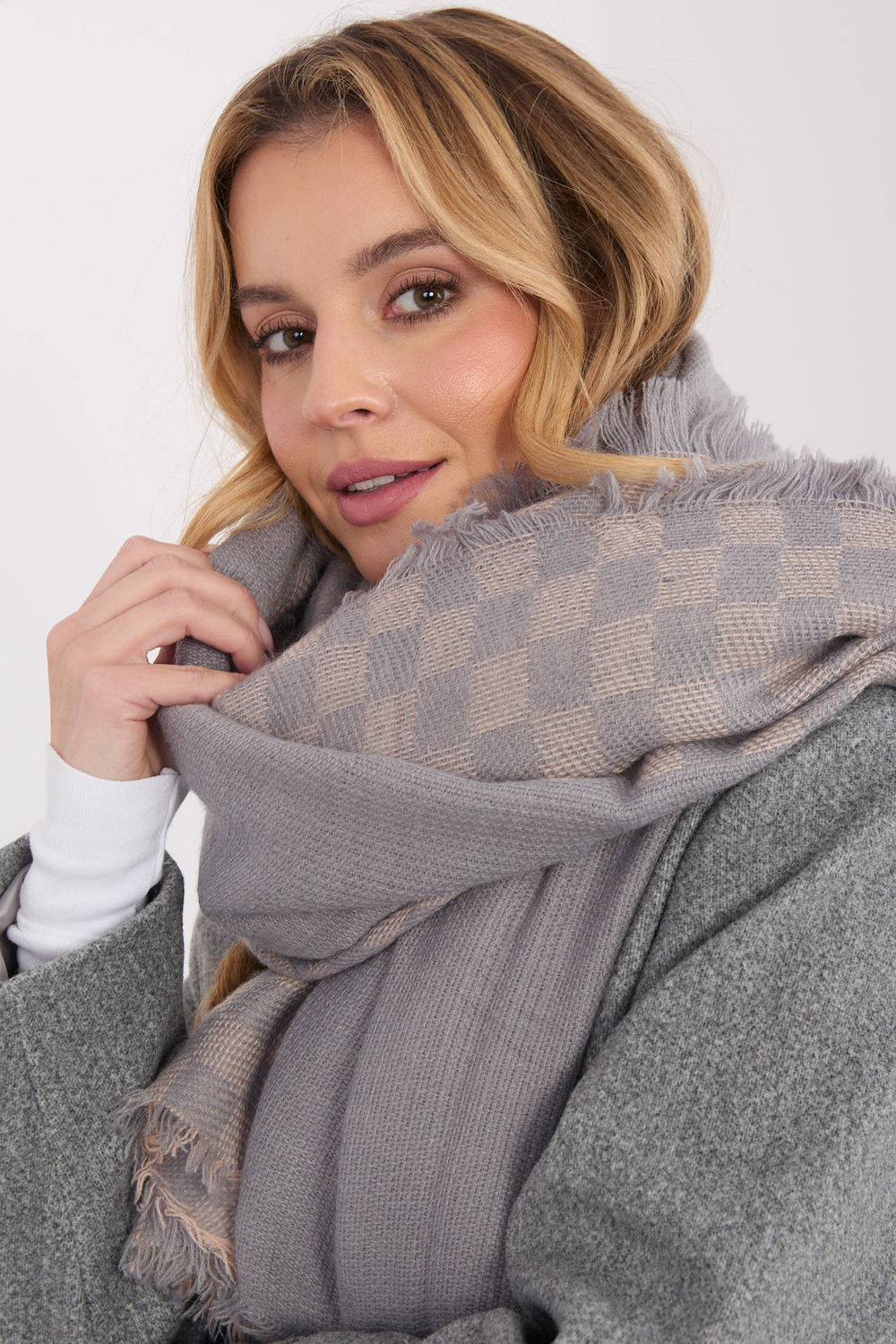 Szalik Model AT-SZ-16501.03 Grey/Pink - AT - obrazek 4